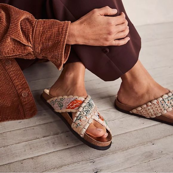 Free People Sandals REDUCED PRICE due to fading label in sole, see last pic - Picture 8 of 11
